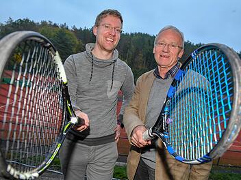 Thomas und seinen Vater Günther Gebauer packte das Tennisfieber in den 80er Jahren - und ließ sie bis heute nicht mehr los. Foto: Ronald Rinklef