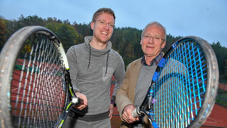 Thomas und seinen Vater Günther Gebauer packte das Tennisfieber in den 80er Jahren - und ließ sie bis heute nicht mehr los. Foto: Ronald Rinklef