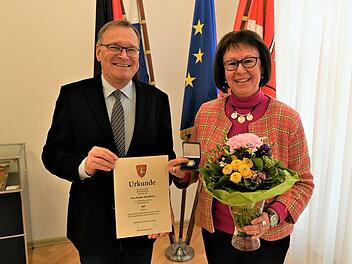 Bamberg: Seit Jahrzehnten St&auml;dtepartnerschaften organisiert - "Au&szlig;enministerin" feiert Dienstjubil&auml;um