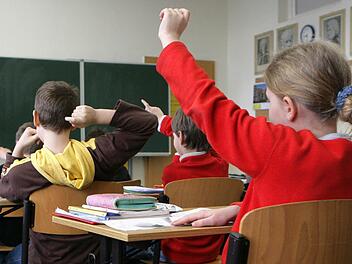 Schule, Bildung und Ausbildung bedeuten Zukunft - daran arbeitet der Kreis Haßberge.  Foto: dpa/Archiv