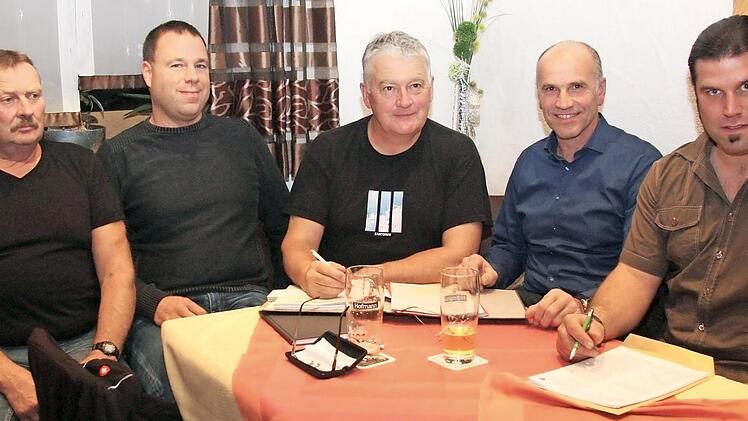 Die neue Spitze der Freien Wähler mit Reinhold Brehm, Jürgen Schenk, Manfred Schmidt, Friedrich Mümmler und Christian Stark (v. l.) Foto: Richard Sänger