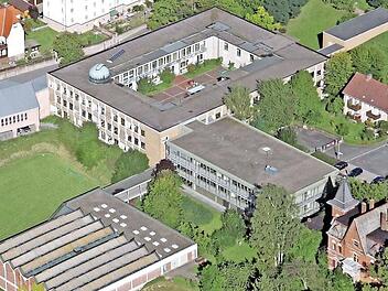 Der Landkreis Kulmbach investiert viel Geld in die Sanierung seiner Schulen. Einzige echte Neubaumaßnahme ist jedoch die Errichtung eines Aufzugs in das Gebäude des Caspar-Vischer-Gymnasiums. Foto: BR-Archiiv