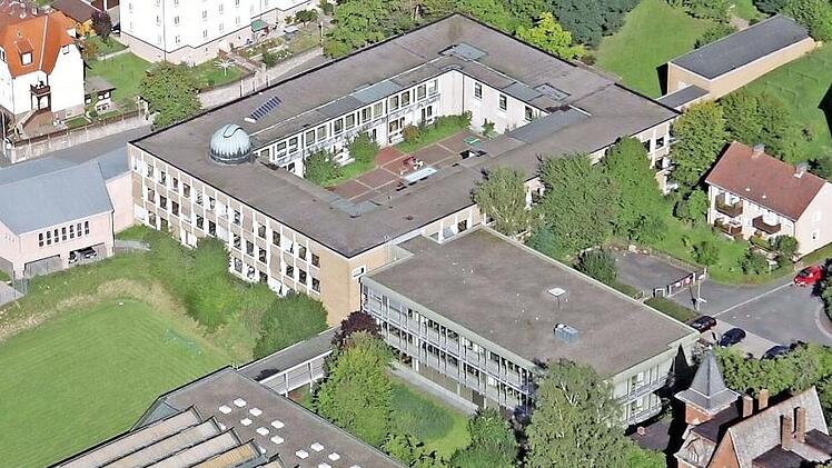 Der Landkreis Kulmbach investiert viel Geld in die Sanierung seiner Schulen. Einzige echte Neubaumaßnahme ist jedoch die Errichtung eines Aufzugs in das Gebäude des Caspar-Vischer-Gymnasiums. Foto: BR-Archiiv
