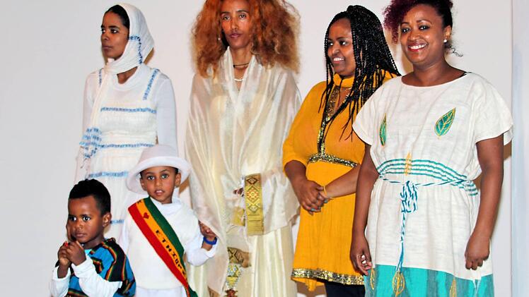 Bewohner der Gemeinschaftsunterkunft stellten sich in der Alten Aula vor.  Foto: Dieter Britz