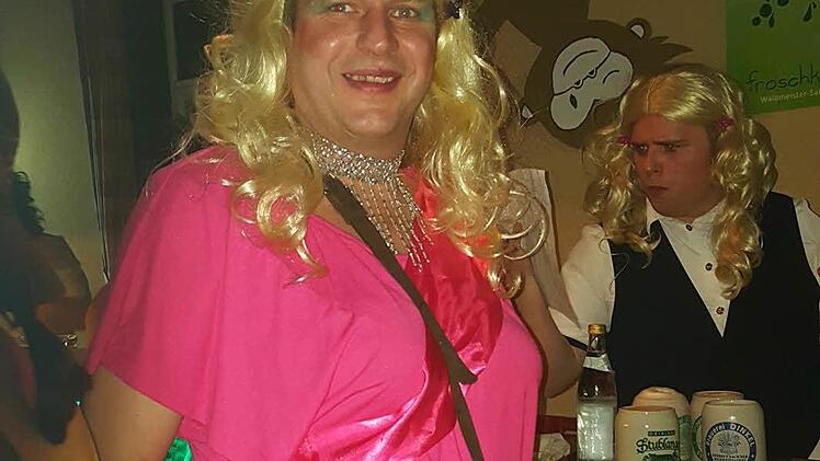 Eine Augenweide war die neckische Blondine. Foto: Gerd Klemenz