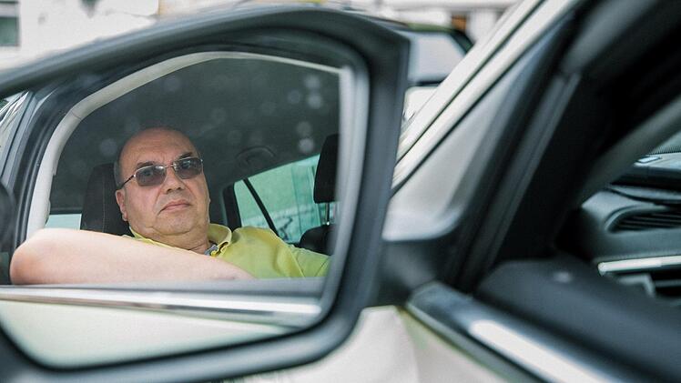 Mit 61 Jahren hat Roland Angles schon einiges erlebt - innerhalb und außerhalb seines Taxis. Mit dem "Enkeltrick" hatte bislang aber auch er nichts zu tun. Foto: Marian Hamacher