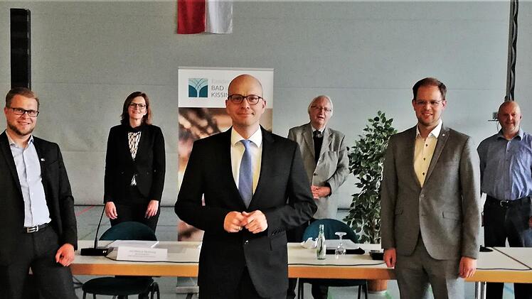 OB Dirk Vogel (Mitte) gab den Startschuss zur Kampagne "Sicher übernachten" mit (von links) Christian Seynstahl (IHK Mainfranken), Kurdirektorin Silvie Thormann, dem Dehoga-Kreisvorsitzenden Heinz Stempfle, Jan-Markus Momberg (IHK Mainfranken) und Matthias Kleinhenz (Gesundheitsamt).