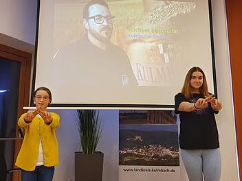 Sophie und Natalja stehen voll hinter dem Hashtag "Wir statt Virus".