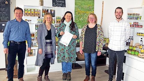 Bürgermeister Frank Jakob, Anna Knauer, Ulrike Kaiser, Produktionsleiterin Silvia Hummel und Netzwerk-Manager Andreas Bayer (von links) sind sehr stolz auf die Erlangung des GLK-Zertifikats.
