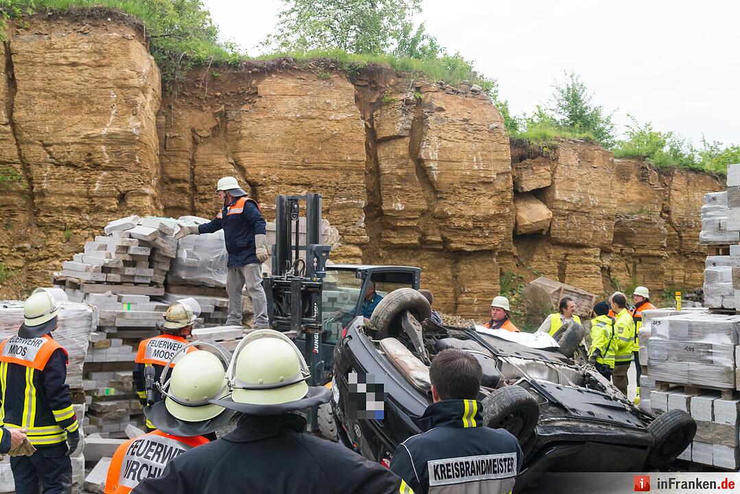 Tödlicher Unfall bei Geroldshausen: Pkw stürzt in Steinbruch