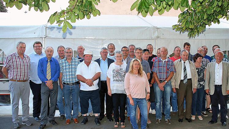 Zahlreiche Mitglieder der Sportfreunde Althausen wurden beim Kommersabend für ihre langjährige Treue zum Verein geehrt.