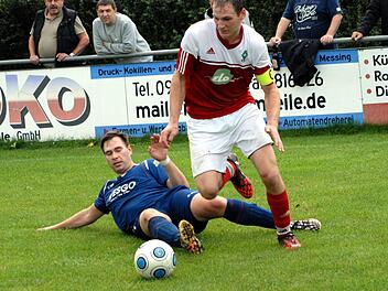 Markus Angermüller (rechts) und der SV Bubenreuth gaben eine 3:1-Führung innerhalb weniger Minuten aus der Hand. Fotos: herzopress