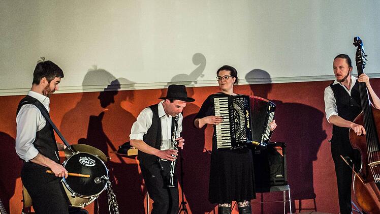 "A Glezele Vayn" gastierte im Coburger "Haus Contakt".Foto: Jochen Berger