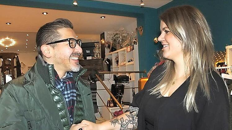 Die Nachbarn Mirko Fontana und Raphaela Kotschenreuther  Foto: Veronika Schadeck