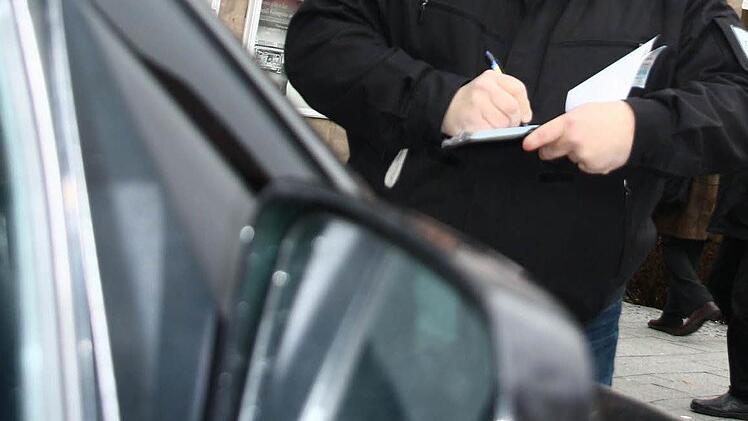 Ein Auto anfahren und dann einfach fl&uuml;chten, ist dreist genug. Doch ein Kulmbacher trieb es auf die Spitze: Er hinterlie&szlig; noch eine unversch&auml;mte Notiz. Symbolfoto: Archiv