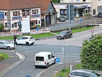 Die Kreuzung B 470/ Breitenbacher Straße ist seit Jahrzehnten ein neuralgischer Verkehrsknotenpunkt. Foto: Josef Hofbauer