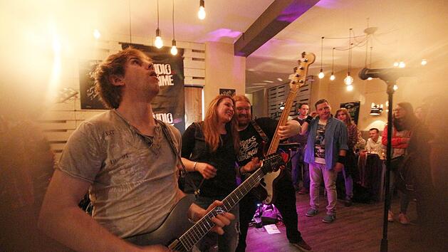 Audiocrime im "Arizona" anno  2017.  Für 2020 ist das "Kneipenfetzt"  jedoch abgesagt.   Foto: Josef Hofbauer/Archiv