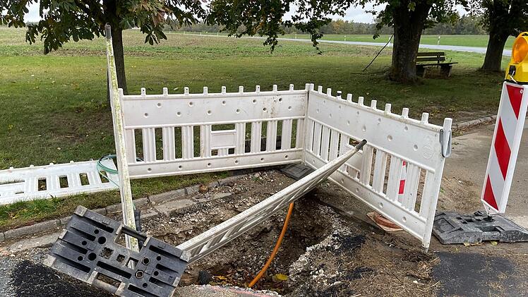 Auch etliche Baustelleneinrichtungen hat der Sturm am gestrigen Mittwoch im Landkreis umgeweht.