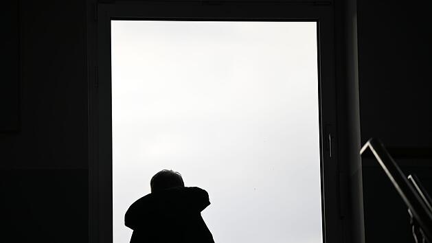 Bub (6) stürzt in Bayern aus dem Fenster - schwer verletzt in Klinik geflogen