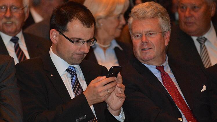 Zwei Bewerber für einen Posten: die beiden Abgeordneten Ludwig von Lerchenfeld (rechts/Kulmbach) und Martin Schöffel (links/Wunsiedel) wollen bei der Landtagswahl CSU-Direktkandidat im Stimmkreis Wunsiedel-Kulmbach werden. Foto: Ronald Rinklef