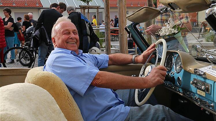 Aus dem Baujahr 1959 stammt der Mercedes 190 SL von Hans-Peter Gerner aus Niederwerrn.