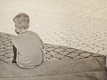 In Burgebrach wurde am Samstagnachmittag ein siebenj&auml;hrige Junge bestohlen. Die Polizei sucht Zeugen. Symbolfoto: pixabay.com/FeeLoona