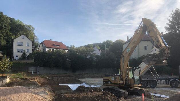 Die Arbeiten f&uuml;r das neue Feuerwehrhaus in Heiligenstadt sind in vollem Gange. Foto: Carmen Schwind