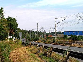 Die B4 verläuft im Weichengereuth parallel zur Bahnstrecke. Der vierspurige Ausbau ist Teil des Bundesverkehrswegeplans. Foto: CT-Archiv