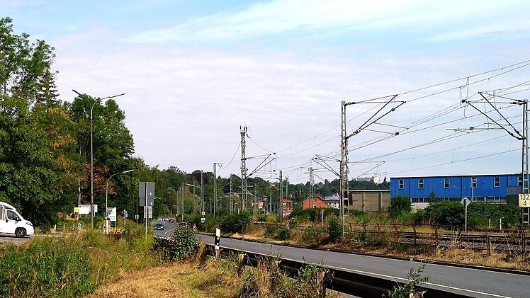 Die B4 verläuft im Weichengereuth parallel zur Bahnstrecke. Der vierspurige Ausbau ist Teil des Bundesverkehrswegeplans. Foto: CT-Archiv