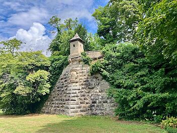 Die Forchheimer Zwingerbastion lässt sich bei einem Spaziergang im Stadtpark besichtigen.