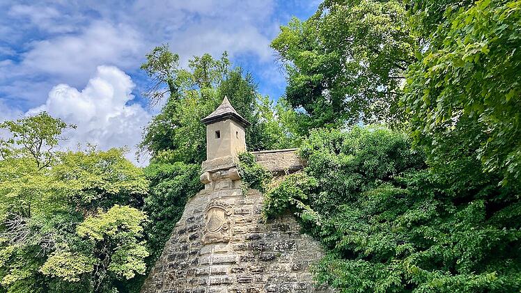 Die Forchheimer Zwingerbastion lässt sich bei einem Spaziergang im Stadtpark besichtigen.