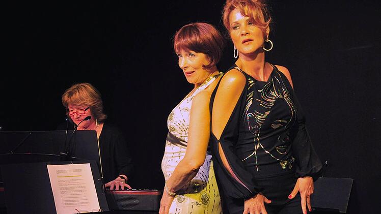 Sie verzauberten mit ihrem Gesang und ihrer Musik die Gäste (von links): Petra Schlosser (Gesang, Klavier, Querflöte) sowie Gabriele Marquardt und Andrea Tiessen-Lehmann (Gesang).