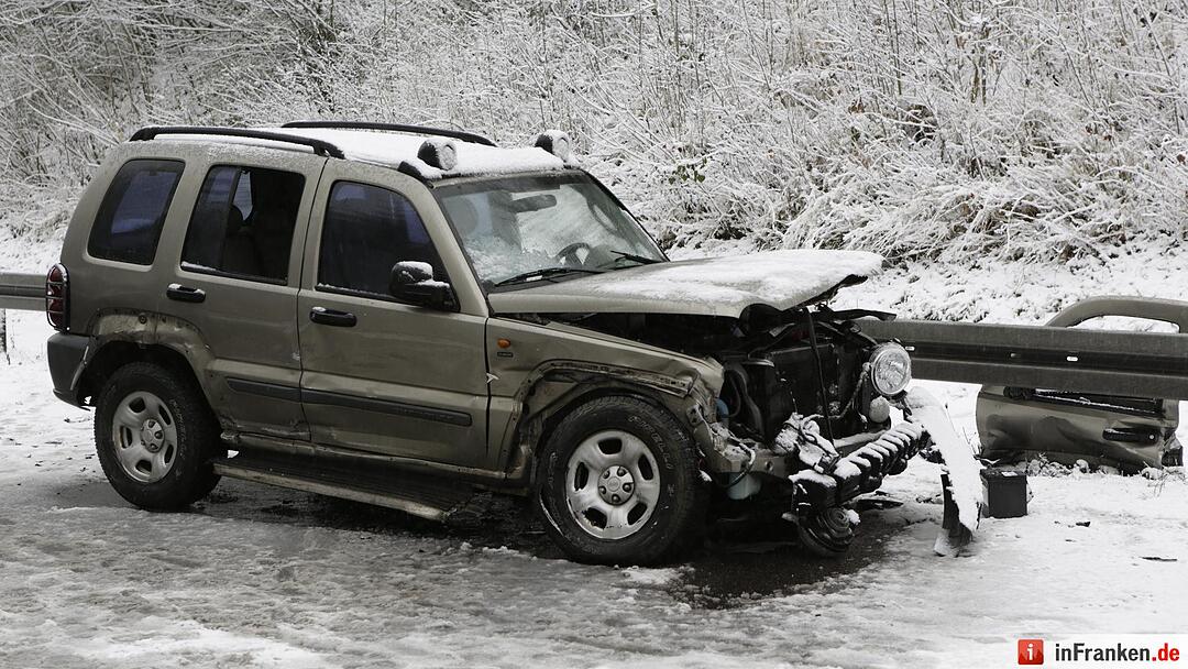 Starker Schneefall: Fünf Schwerverletzte nach Überholvorgang