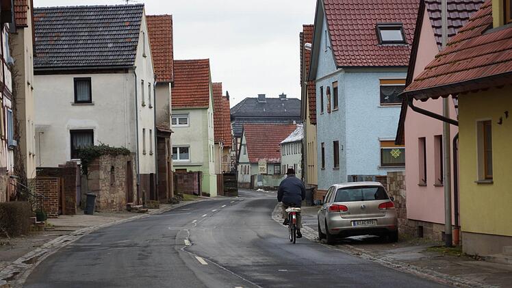 Der Ausbau der Ortsdurchfahrt in Diebach steht seit Jahren an. Langsam kommt aber Bewegung in die Sache.  Foto: Archiv/Arkadius Guzy