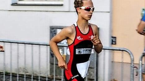 Ben Kaufmann im vergangenen Jahr beim Swim & Run in Wei&szlig;enbrunn, bei dem er in seiner Altersklasse schon dreimal triumphierte. Bei den deutschen Meisterschaften in Grimma kam er dieses Jahr in seiner Altersklasse auf den 15. Platz. Foto: Karl- Heinz Hofmann