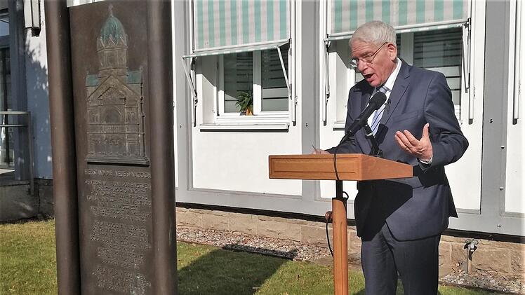 Dr. Josef Schuster, Präsident des Zentralrats der Juden in Deutschland, erinnerte in seiner sehr persönlichen Ansprache an Vater und Großvater in Bad Brückenau. Foto: Sigismund von Dobschütz