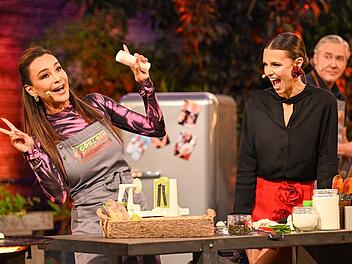 Verona Pooth und ihr Ehemann Franjo verblüfften bei "Grill den Henssler Sommer-Special" (VOX) nicht nur Moderatorin Laura Wontorra mit pikanten Enthüllungen.