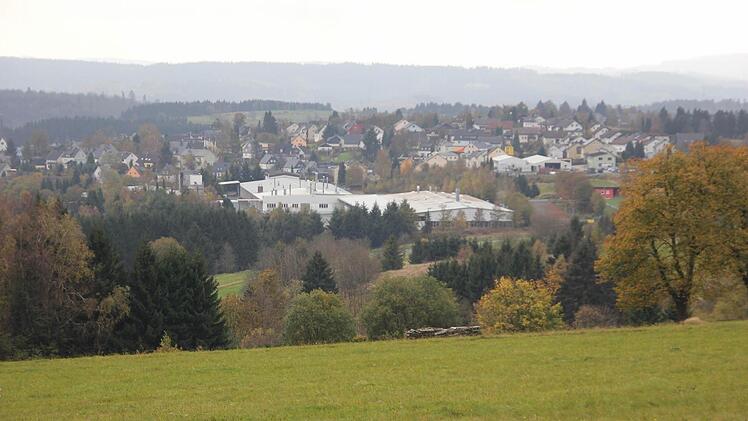 Blick von der Straße zwischen Nordhalben und Rodacherbrunn auf Nordhalben. Foto: Friedwald Schedel