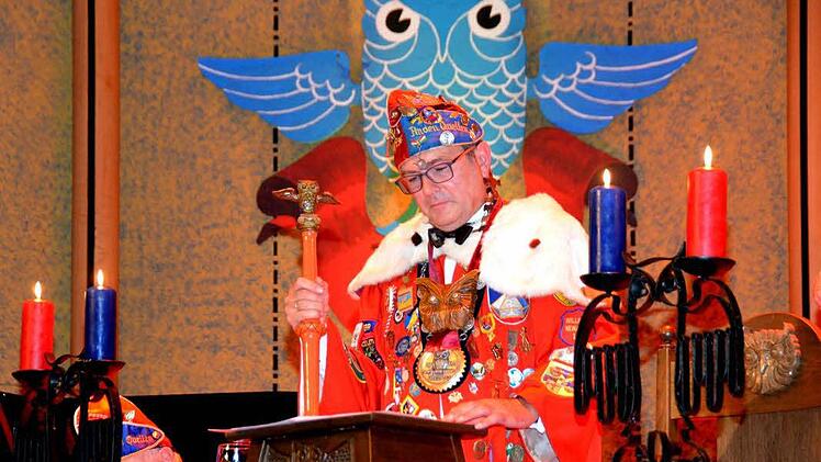 Festlich geschmückt war die Bühne im Rossini-Saal anlässlich der 39. Sippung und des 60-jährigen Stiftungsfestes des Kissinger Schlaraffen-Reyches 330 "An den Quellen".  Foto: Peter Rauch