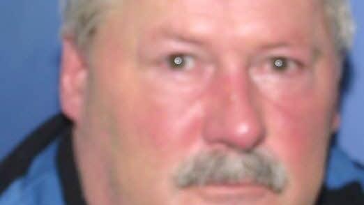 Die Treppe zum Friedhof stellt nach Auffassung von Dieter Gehrlicher besonders f&uuml;r &auml;ltere B&uuml;rger ein Hindernis dar. Foto: Martin Rebhan