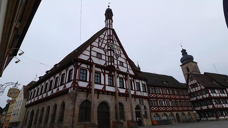 Ganz neue Perspektiven haben sich für das Rathaus ergeben, weil nun zwei große Veranstaltungsräume entstehen. Foto: Josef Hofbauer