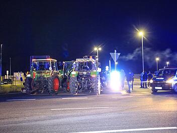 Landwirte blockieren Lidl-Zentrallager in Oberfranken
