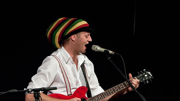 Auf den Spuren Bob Marleys: Christian Maier an der Gitarre