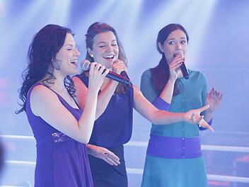 Die Kulmbacherin Hellen-Swantje Wecker (rechts) mit ihren Ladys. Foto: SAT.1/ProSieben/Richard Hübner