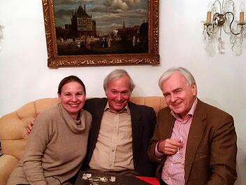 Ein Trio mit viel Liebe für Peter Conrad Schreiber: Zofia Drahn und die beiden Ur-Ur-Enkel des fränkischen Malers, Harald Braun und Dr. Wolfgang Vorwerk.  Foto: Drahn