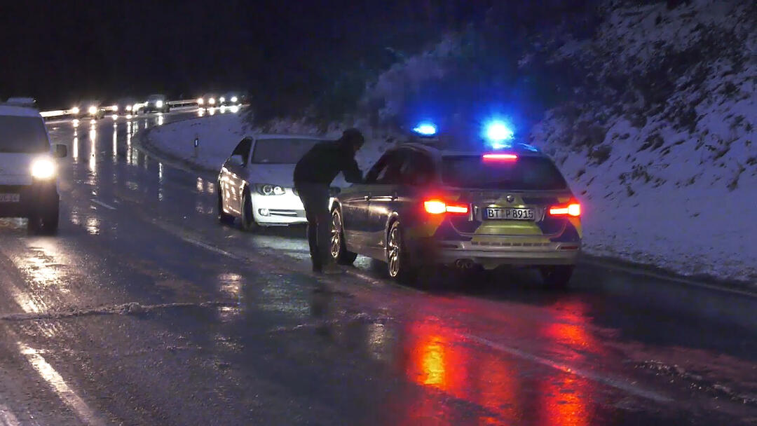 Wintereinbruch in Franken: Blitzeis und Schnee