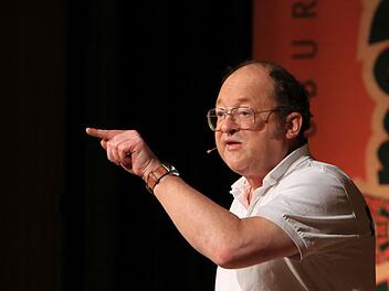 Reichlich Applaus gab es bei der 8. Coburger Comedy-Gala im Kongresshaus Rosengarten - auch für Bademeister Schaluppke.Foto: Jochen Berger