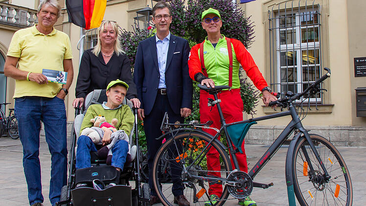 W&uuml;rzburger radelt &uuml;ber 1000 Kilometer f&uuml;r kranke Kinder - "seltene Erkrankungen sind t&uuml;ckisch"