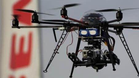 So sieht der Mini-Helikopter aus der Nähe aus. Foto: Ingo Bär