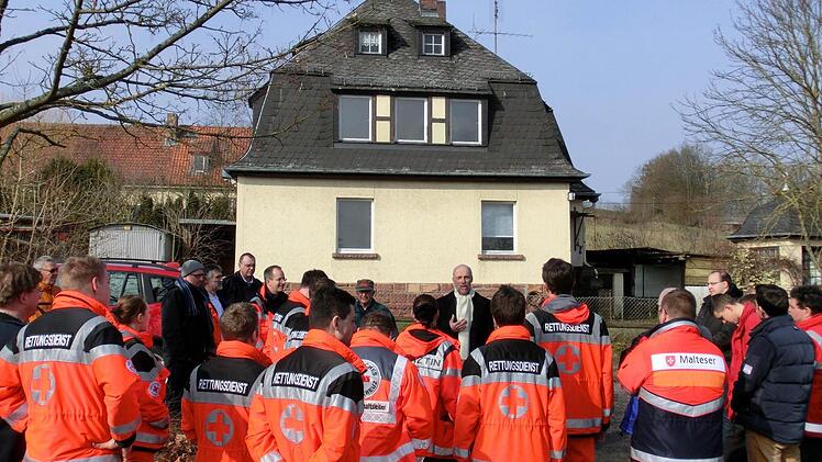 Training für Feuerwehr, Rettungskräfte und Notärzte an der Drehleiter in Bad Kissingen.